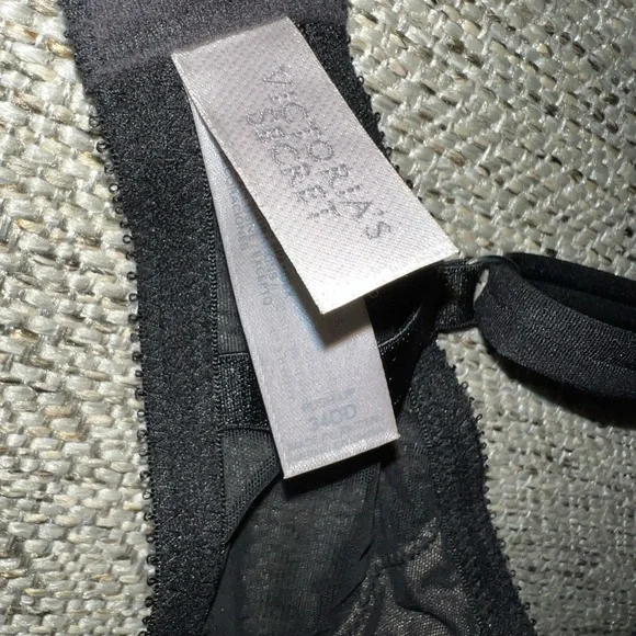 Victoria's Secret Red & Black Lace Bra! Gorgeous! 34 DD - Picture 5 of 8